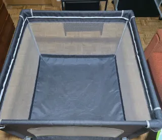 Corralito para bebé con alfombra