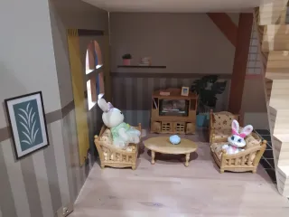 Casita de muñecas de madera