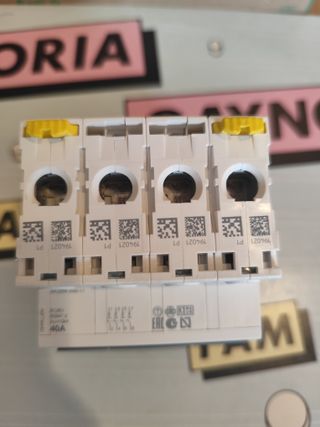 4x Magnetotérmico Schneider 40A