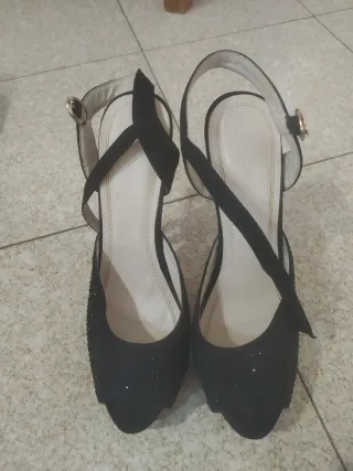 Scarpe con tacco e brillantini n. 15