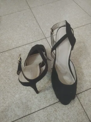 Scarpe con tacco e brillantini n. 15