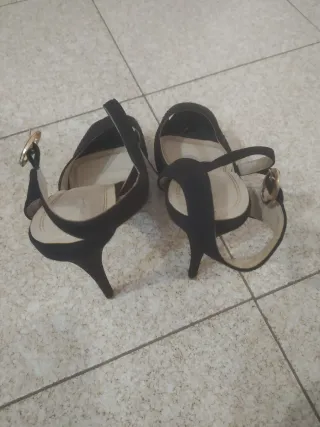 Scarpe con tacco e brillantini n. 15