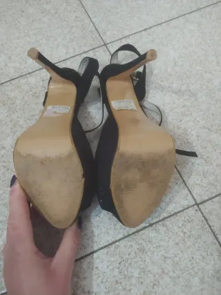 Scarpe con tacco e brillantini n. 15