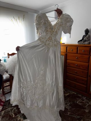 Vestido de Novia Blanco con Cola