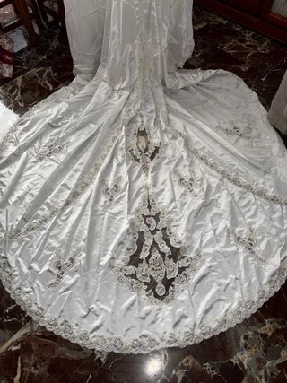 Vestido de Novia Blanco con Cola