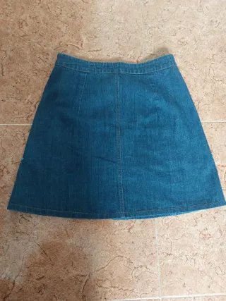 Falda vaquera con bordados flores