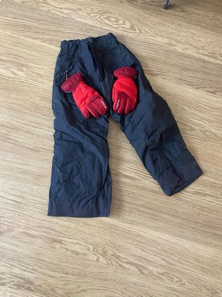Pantalón esquí talla 8 y guantes. 115-124 cm