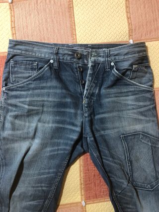 Pantalones vaqueros chico talla 44.  Ajustados