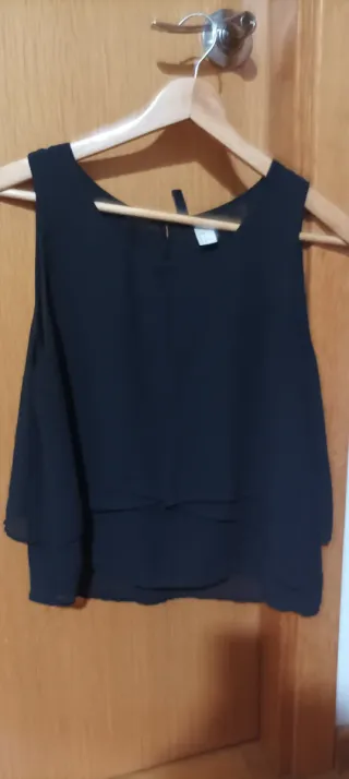 Blusa negra de tirantes