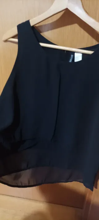 Blusa negra de tirantes