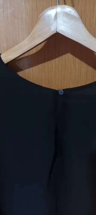 Blusa negra de tirantes