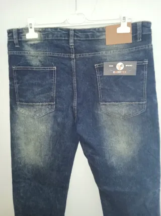 Pantalón vaquero hombre elásticos.