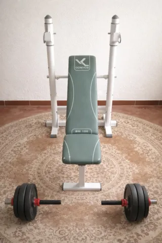 Banco de pesas Domyos BM 100 con barra y 16 discos