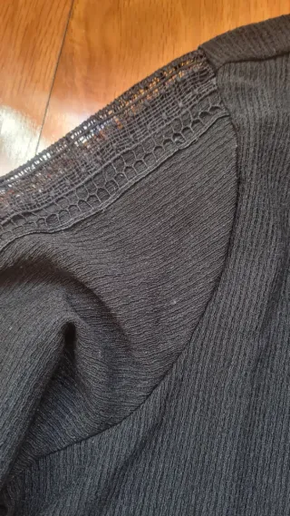 Blusa Naf Naf negra con encaje Talla L