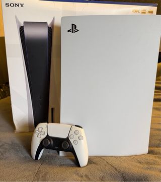 Consola Sony PS5 Blanca con lector de discos.