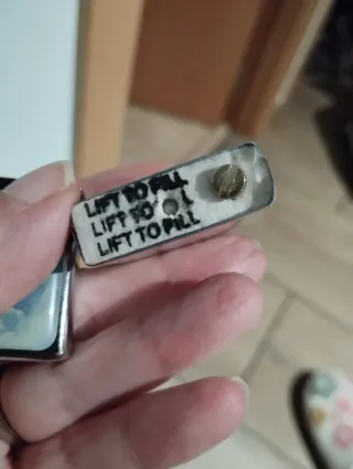 Mechero de gasolina con águila