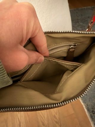 Borsetta in pelle con borchie