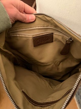 Borsetta in pelle con borchie