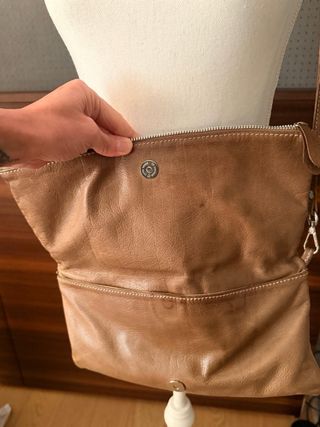 Borsetta in pelle con borchie