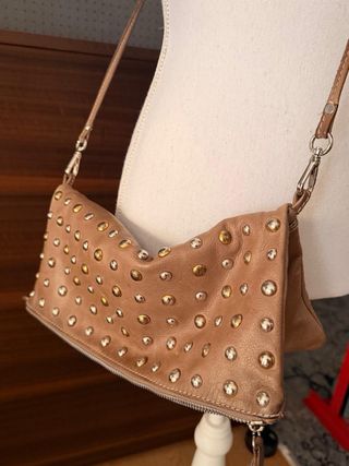 Borsetta in pelle con borchie