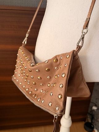 Borsetta in pelle con borchie