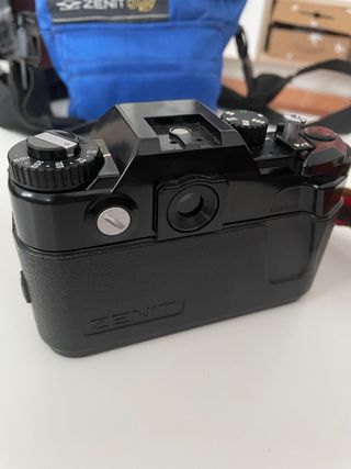 Zenit 122 – Cámara analógica réflex + Helios 44M-7