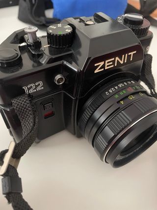 Zenit 122 – Cámara analógica réflex + Helios 44M-7