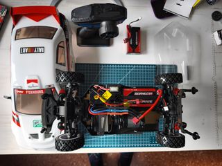 Coche RC HNR Foxhound Mitsubishi 1/10