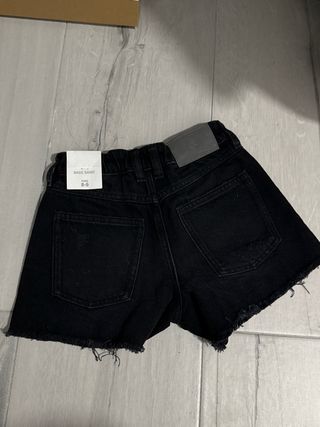 Pantalón corto negro Zara 8-9 años