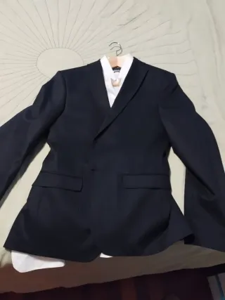Conjunto Camisa Blanca y Chaqueta Negra Zara Man