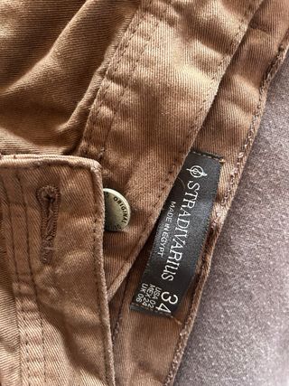 Pantalones cargo beige, marrones y negros
