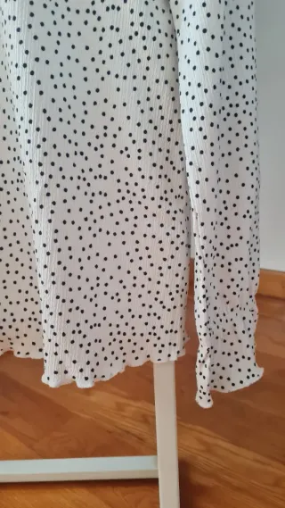 Blusa blanca con lunares negros talla L