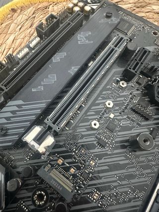 Placa Base Asus TUF GAMING B550M-PLUS y disipador