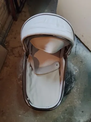 Carrito de bebé beige