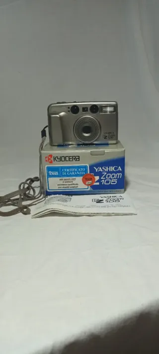 Yashica Zoom 105 35mm con scatola