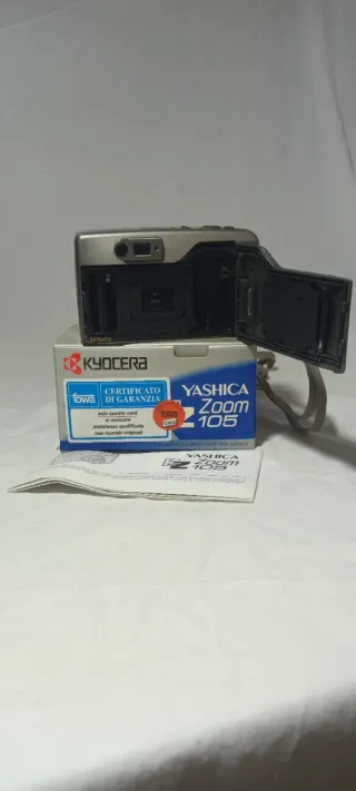 Yashica Zoom 105 35mm con scatola