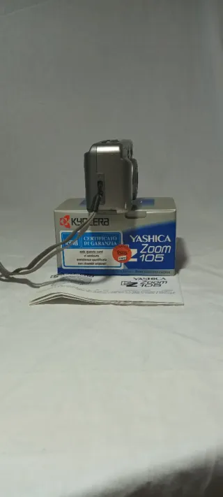 Yashica Zoom 105 35mm con scatola