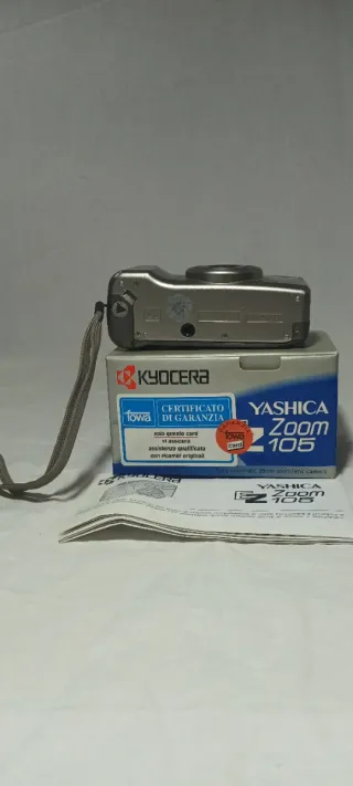 Yashica Zoom 105 35mm con scatola