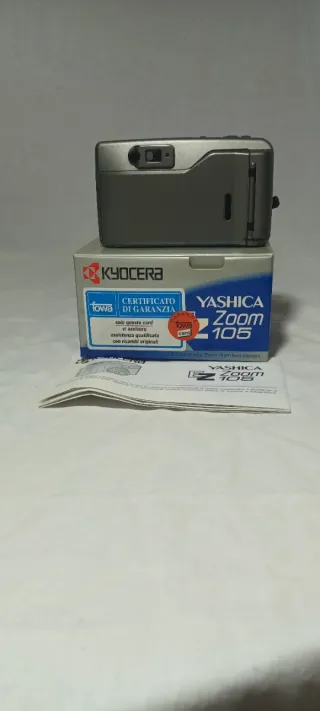 Yashica Zoom 105 35mm con scatola