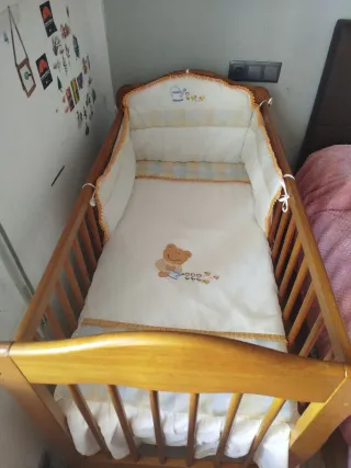 Cuna de madera para bebé
