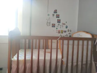 Cuna de madera para bebé