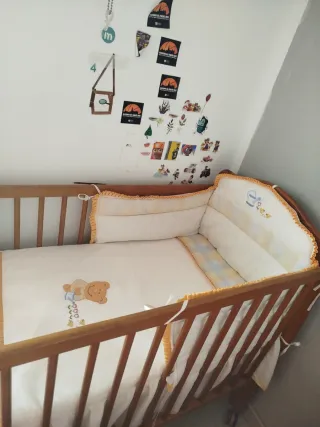 Cuna de madera para bebé