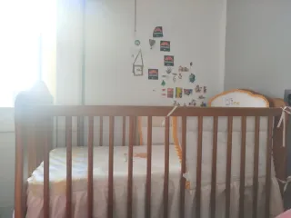 Cuna de madera para bebé