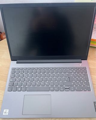 Portátil Lenovo 15,6 SSD 256GB W11