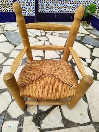 Silla de anea y madera