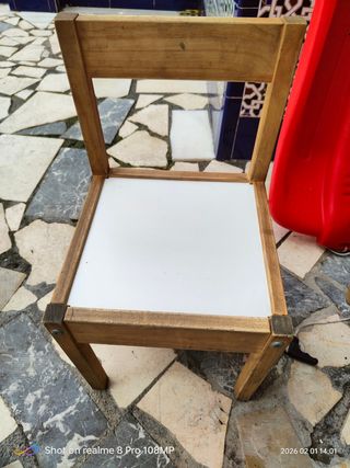 Silla de anea y madera