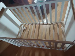 Cuna de madera y colchón Prenatal