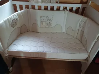 Cuna de madera y colchón Prenatal