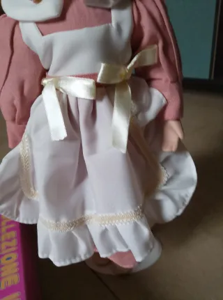 Bambola in porcellana vintage