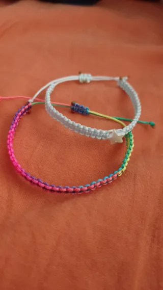 Pulseras artesanales macramé, de hilo de seda